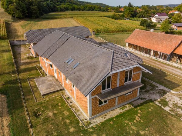 KUĆA I OBJEKT ZA ŠIRU NAMJENU (POSLOVNI, STAMBENI, SKLADIŠNI i dr.) 3