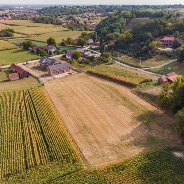 ZEMLJIŠTE KOJE JE U PRODAJI UZ OBJEKTE I GRADILIŠTE 2