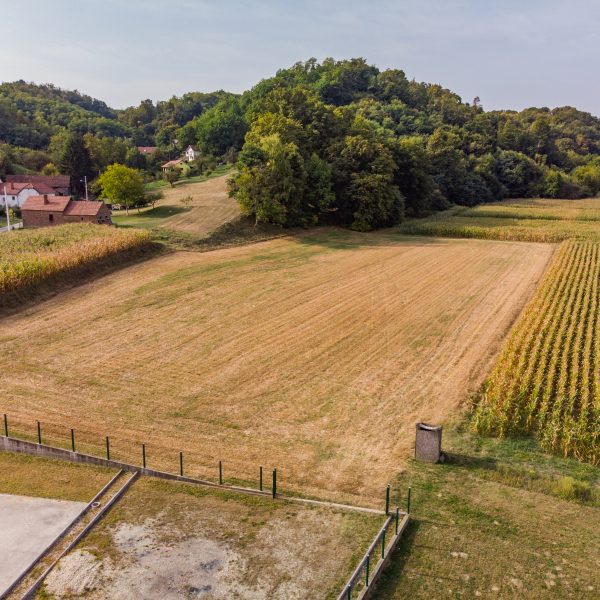 ZEMLJIŠTE KOJE JE U PRODAJI UZ OBJEKTE I GRADILIŠTE